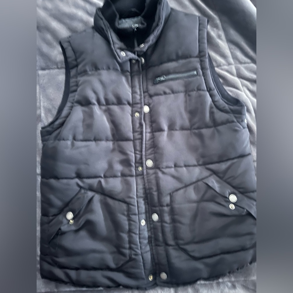 Men’s winter Guess vest black. Slightly used in excellent condition. .